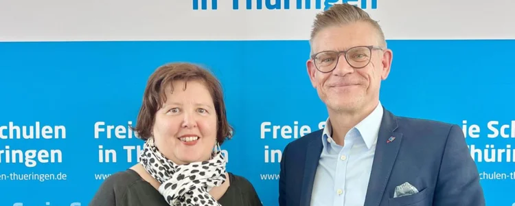 Sprecher der LAG, Marco Eberl, mit der neuen Co-Sprecherin Thea Kneisel - (c) LAG der Freien Schulen in Thüringen